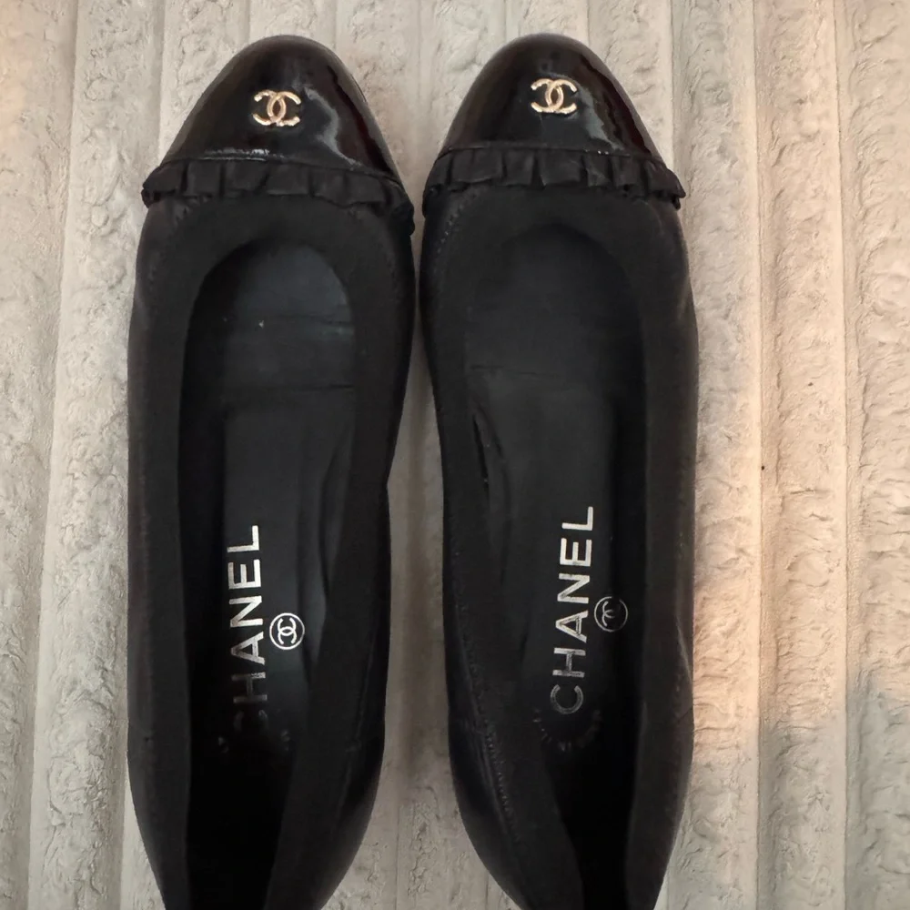 CHANEL stylish black
